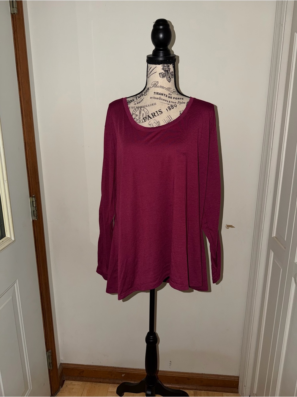 ✨5/$30✨ Women's Long-Sleeve Scoop Neck Top in Berry